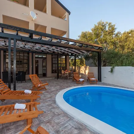 Spacious In Sveti Petar Na Moru With Pool *