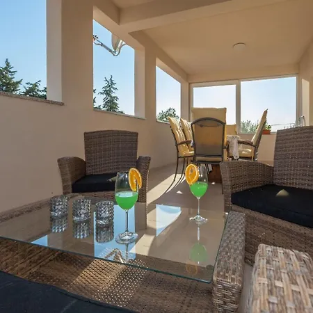 Villa Spacious In Sveti Petar Na Moru With Pool