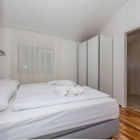Spacious In Sveti Petar Na Moru With Pool Villa *