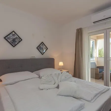 Villa Spacious In Sveti Petar Na Moru With Pool