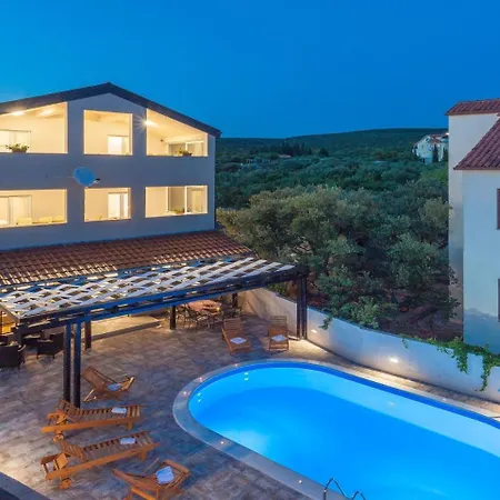Villa Spacious In Sveti Petar Na Moru With Pool