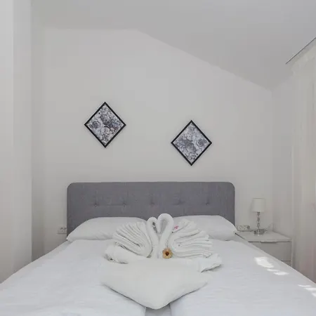 Villa Spacious In Sveti Petar Na Moru With Pool
